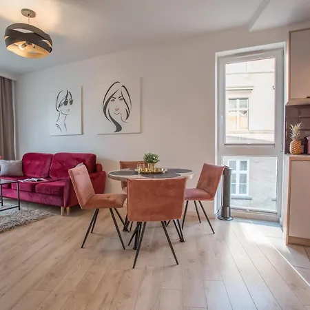 Apartmán W&k - White&grey - Klimatyzacja, Faktura Vat, Netflix, Parking W Garazu, Blisko Dworca I Centrum Košalín